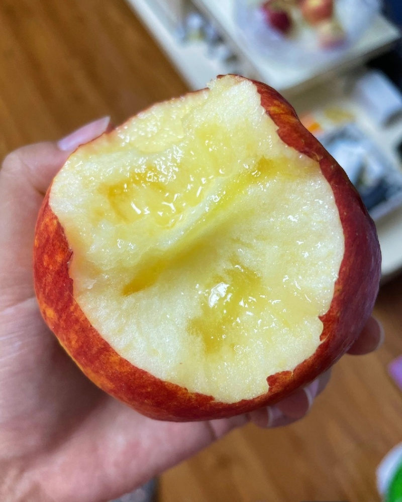 红露冰糖心嘎啦鲁丽美八口感脆甜色泽鲜艳产地直销保质保量