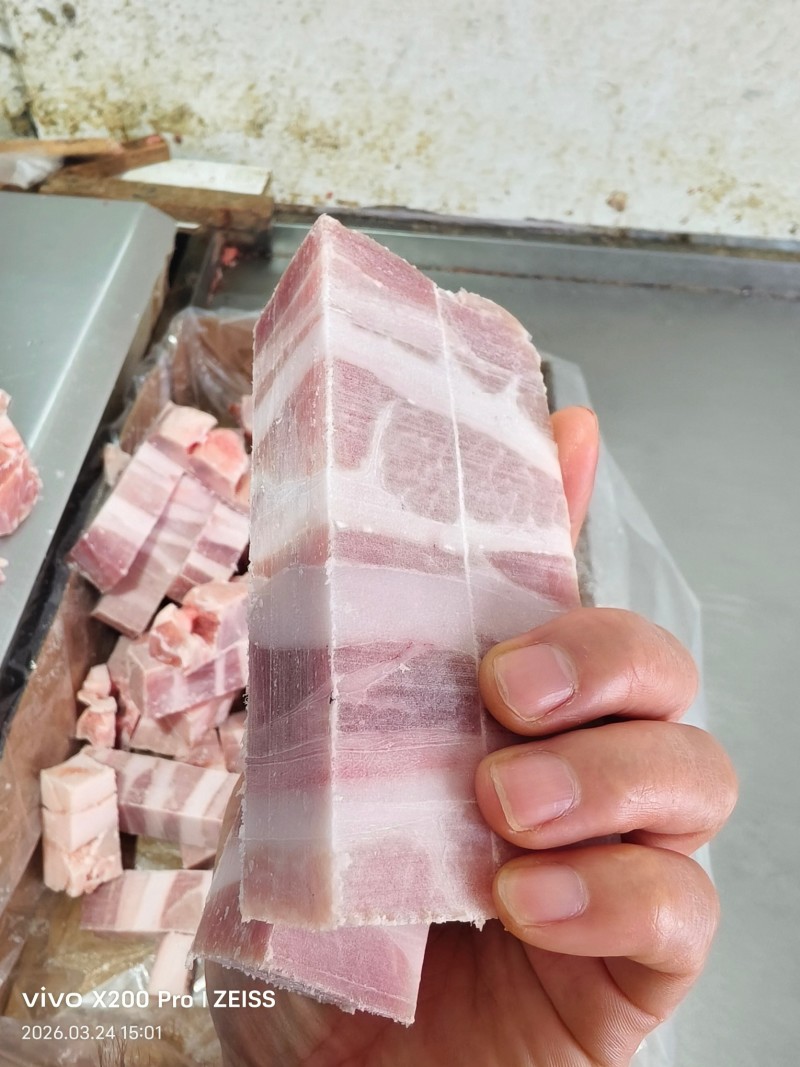 去皮五花肉块