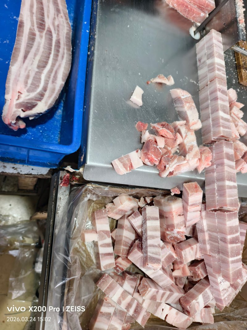 去皮五花肉块