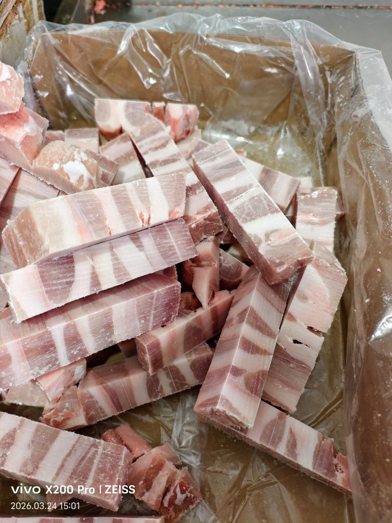 去皮五花肉块