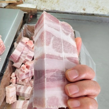 去皮五花肉块