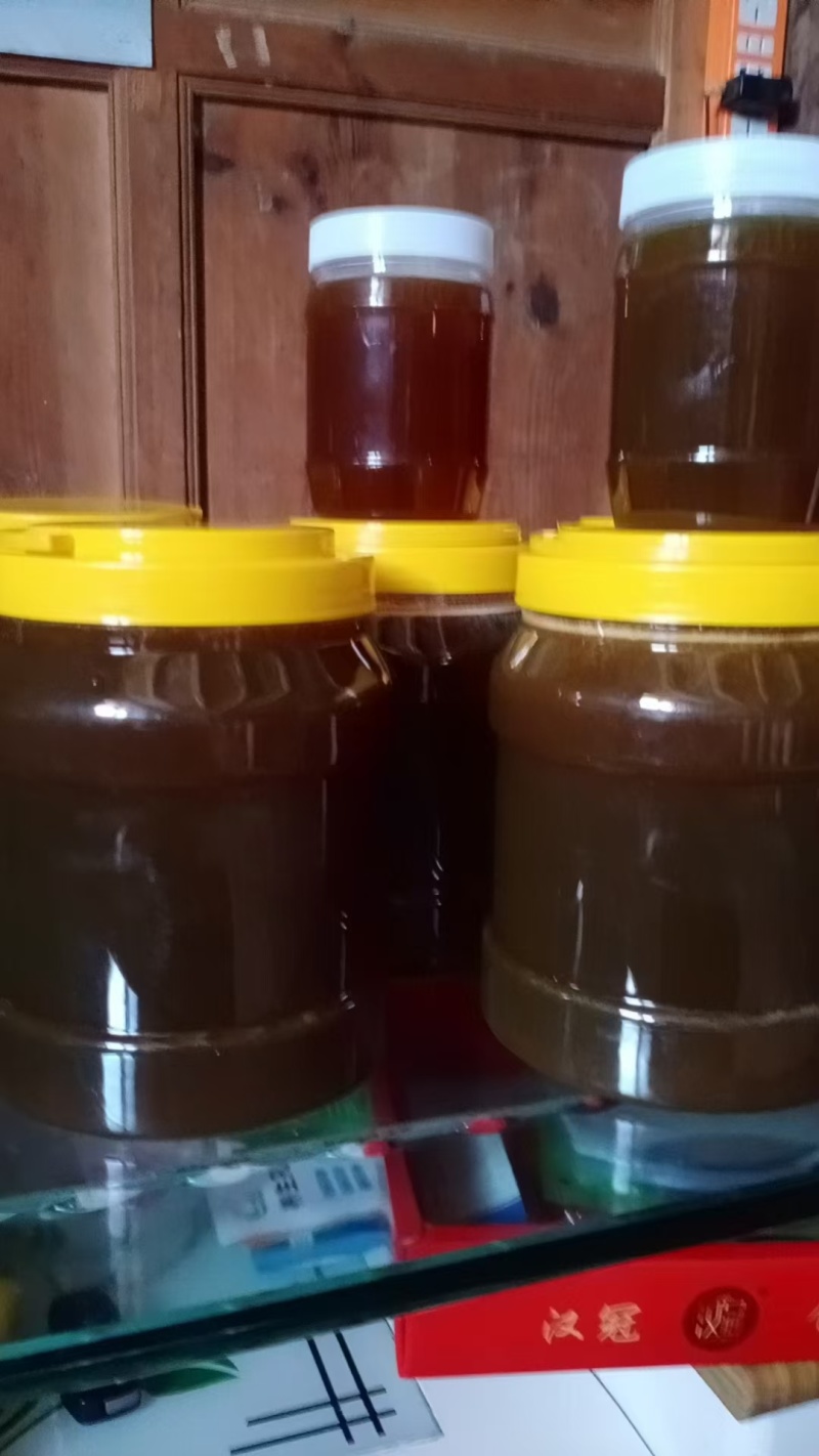 山区农家棒棒槽土蜂蜜，一手货源，欢迎客商联系购货