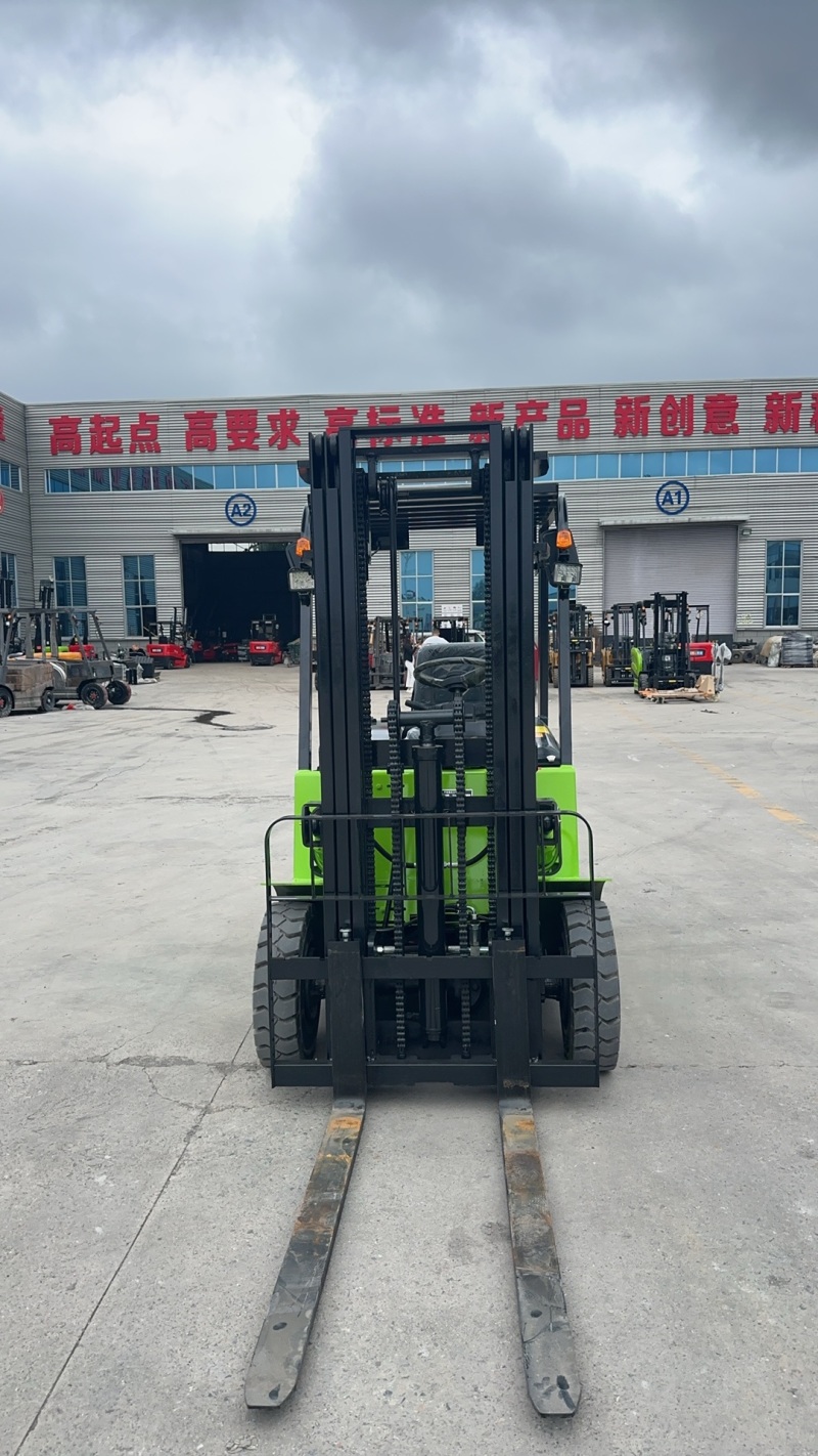 2吨电动叉车