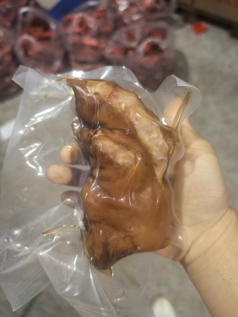 厂家直销酱猪蹄，全熟带劲，开袋即食