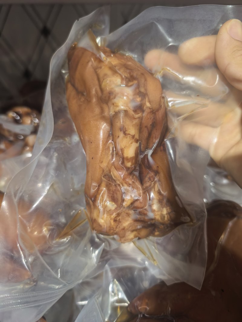 厂家直销酱猪蹄，全熟带劲，开袋即食