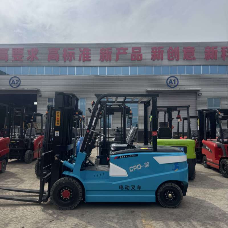 三吨电动叉车装卸搬运车，锂电池动力，转弯灵活，用途广泛。