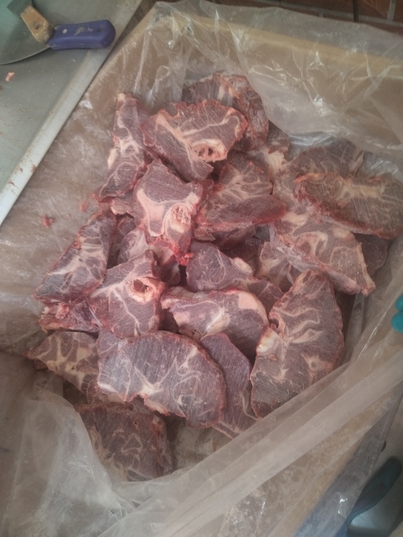 超满肉牛脖骨
