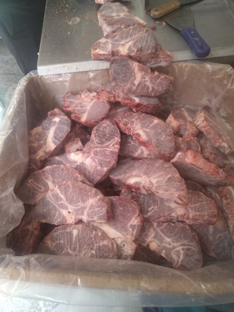 超满肉牛脖骨