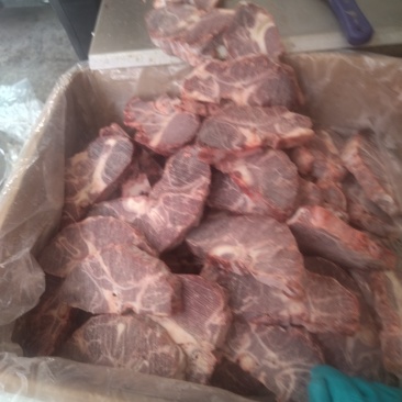 超满肉牛脖骨