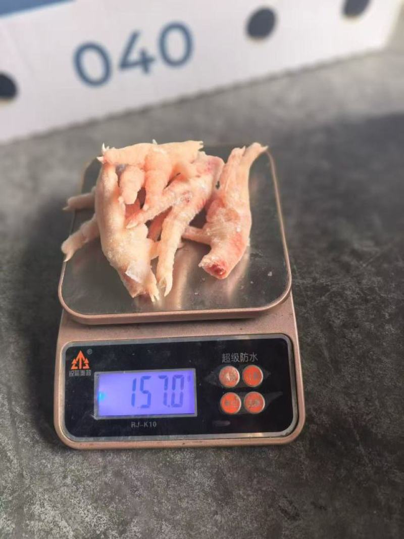 040凤爪平均27，28克左右