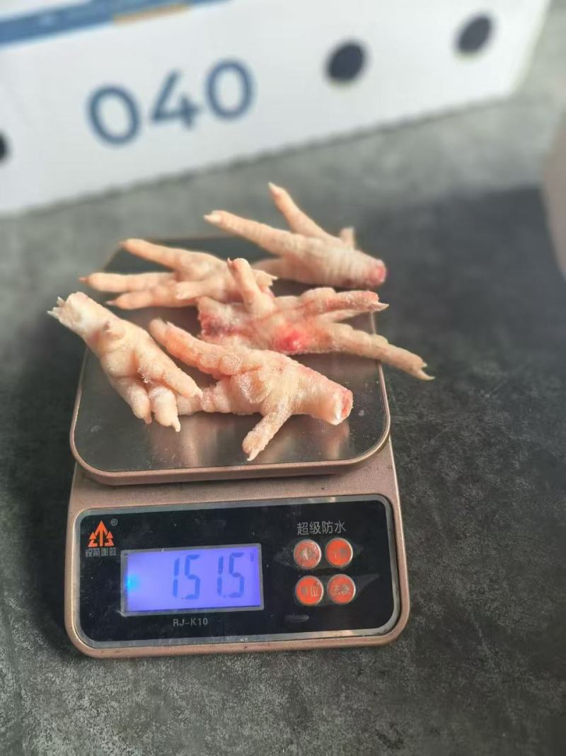 040凤爪平均27，28克左右