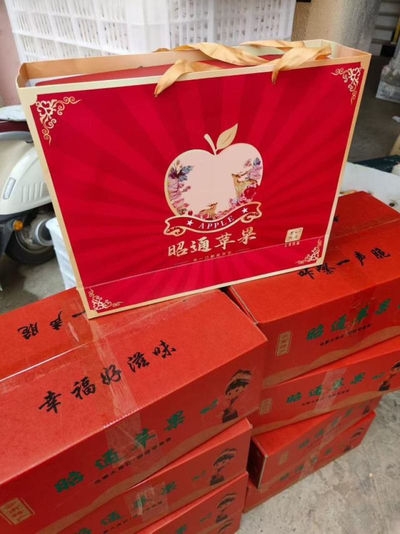 昭通红露苹果甜脆多汁，老少皆宜
