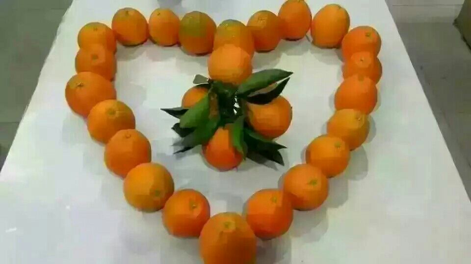 黄心蜜柚果茶与果粒沙拉创意摆盘示意图 黄心蜜柚制作果茶与沙拉的摆盘图