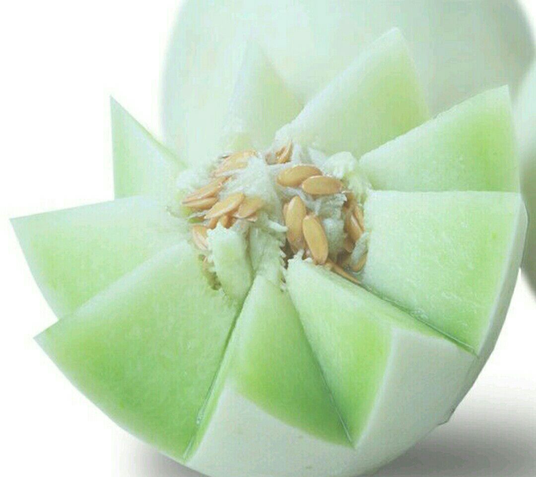 切开的玉菇甜瓜横截面展示