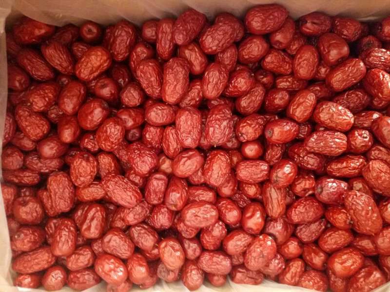 超市货架上陈列的多种规格若羌红枣产品