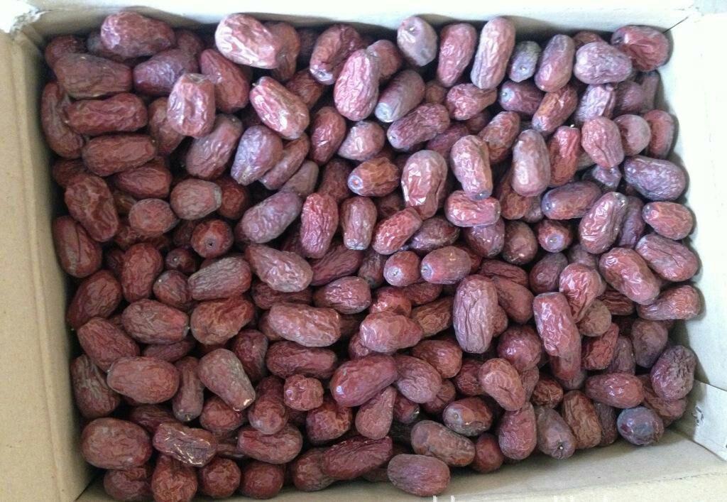 新疆骏枣与枸杞、桂圆等养生食材搭配的健康食品摆拍图 新疆骏枣与健康食品搭配图