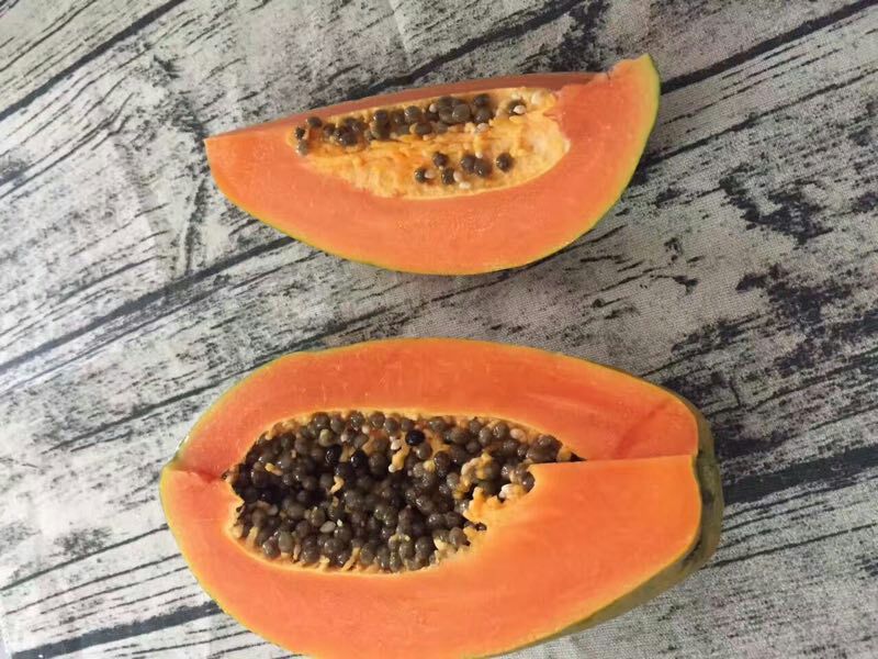 木瓜切开果肉展示