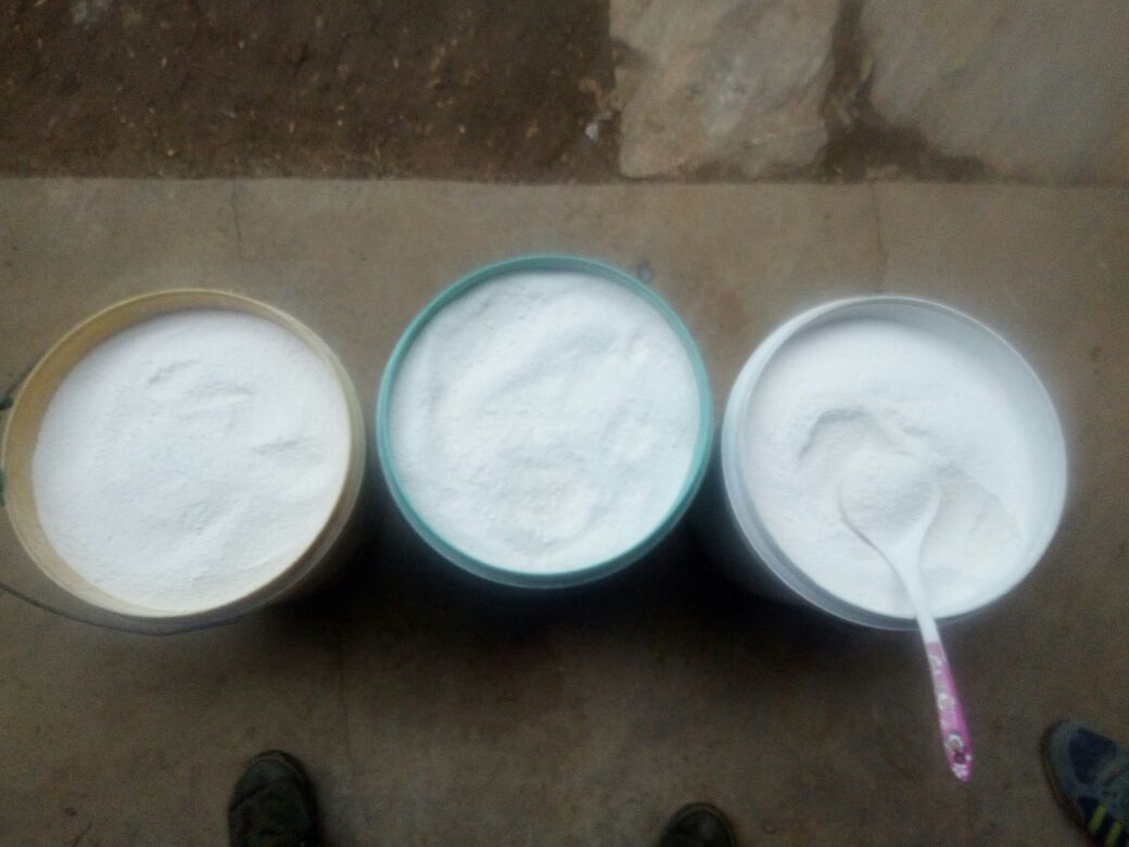 粉葛实物图与中毒警示标志结合,强调食品安全意识 粉葛食材与中毒警示图