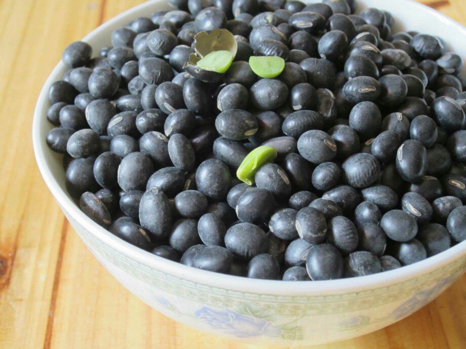 打好的黑豆浆成品图
