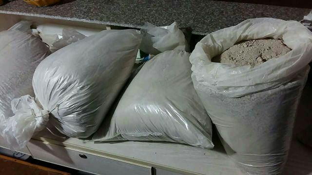 葛根粉与蜂蜜调制成面膜