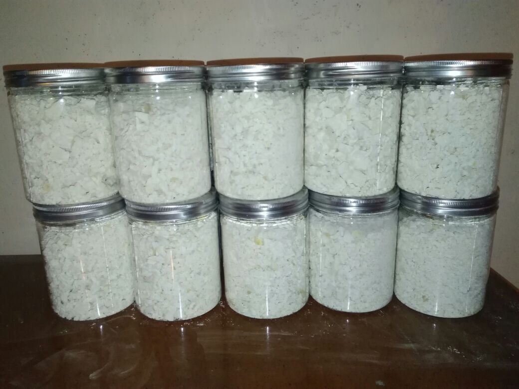 市售葛根粉与柴葛根原料对比图