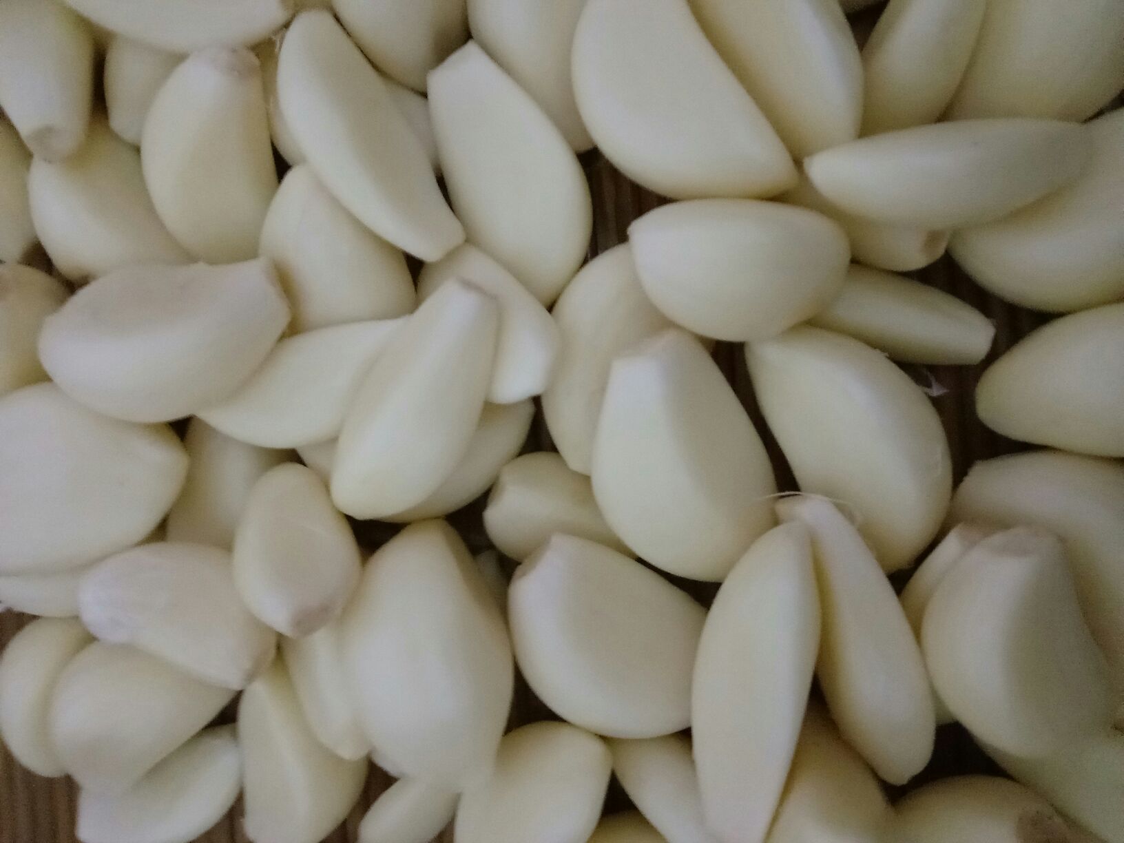 蒜苔与新鲜大豆特写对比图