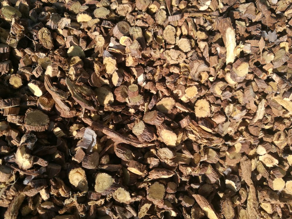 展示小麦籽粒、甘草、大枣三种中药材的实物照片,清晰标注每种成分 甘麦大枣汤原材料展示图