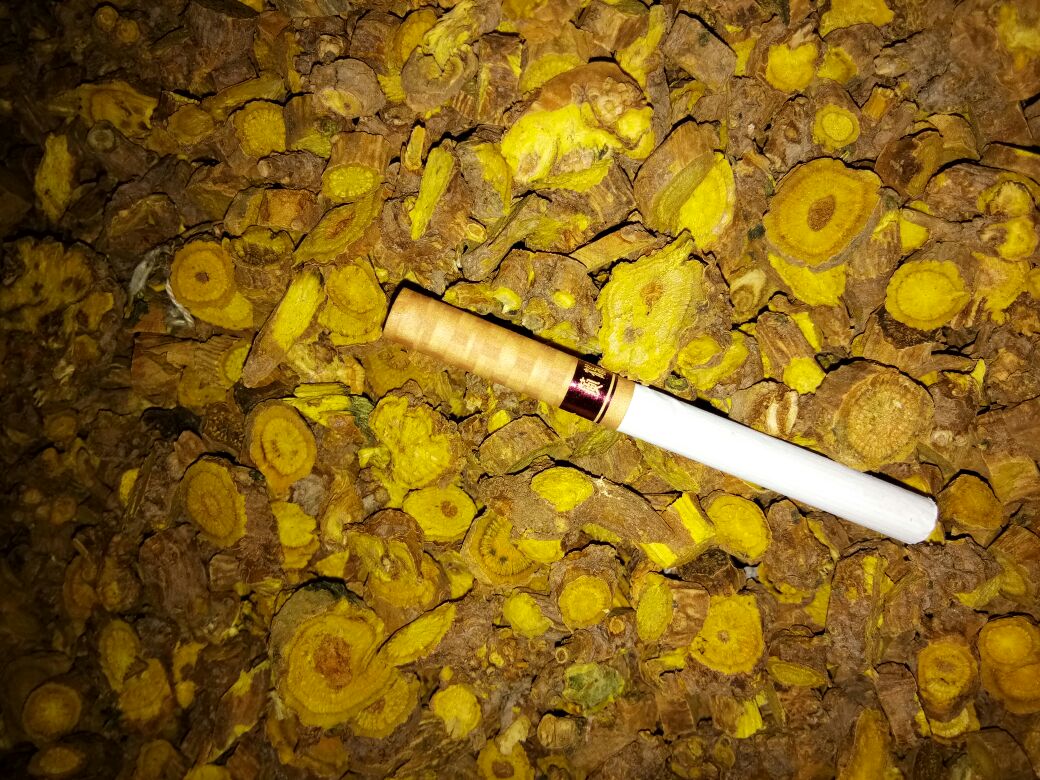 黄芩与其他中药材对比图