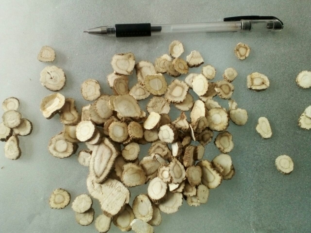 白芷与香芷植物形态对比图