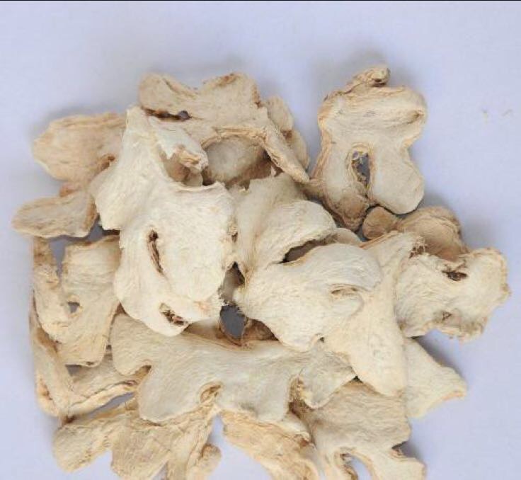 信息图表:可视化呈现子姜核心活性成分(姜烯酚)如何通过调控脾阳功能,实现舌苔由厚腻白苔向薄白苔转化的生理过程,标注关键时间节点与临床改善率 子姜与湿气对应关系示意图:左侧为粉红子姜实物图,右侧为中医舌诊对比图(左:厚腻白苔;右:服子姜14天后薄白苔),中间箭头标注‘姜烯酚↑→脾阳升→湿自化’