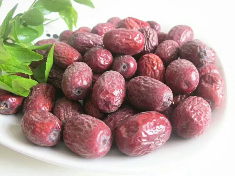 手工晾晒的和田大枣