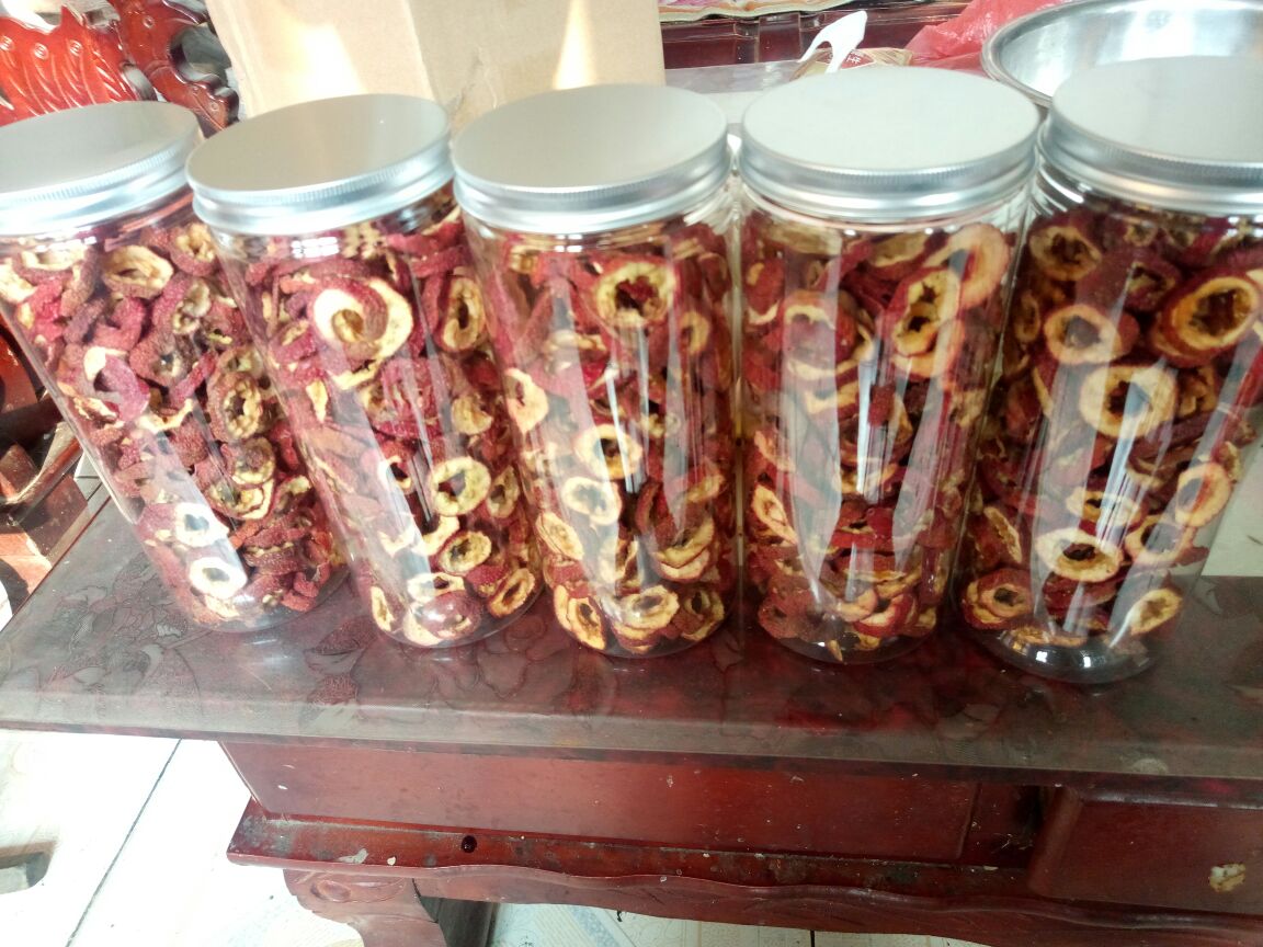 包装精美的山楂干产品展示图