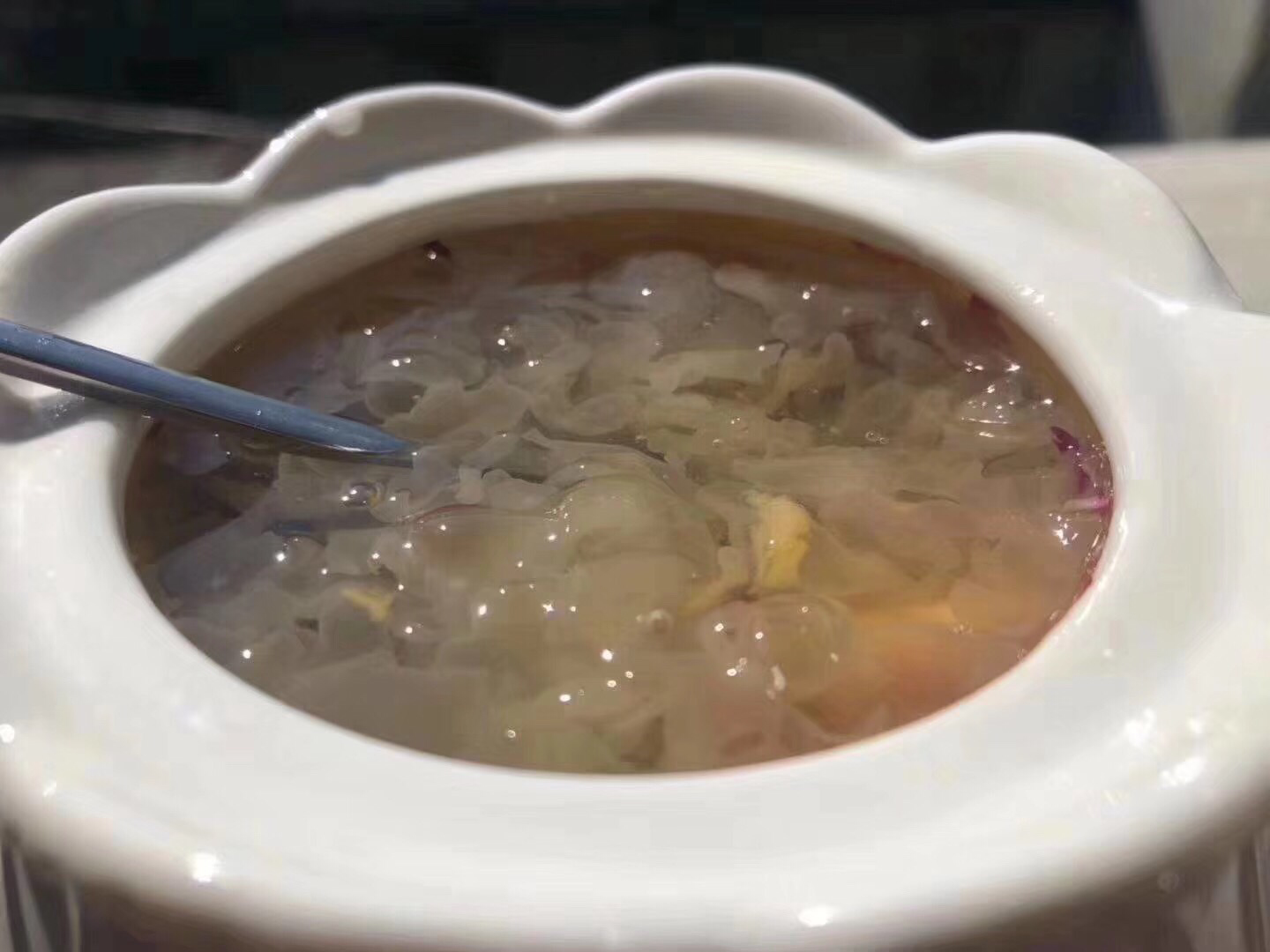 丑耳炖鸡汤成品图