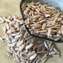 瓜子仁葵花籽仁。瓜子米