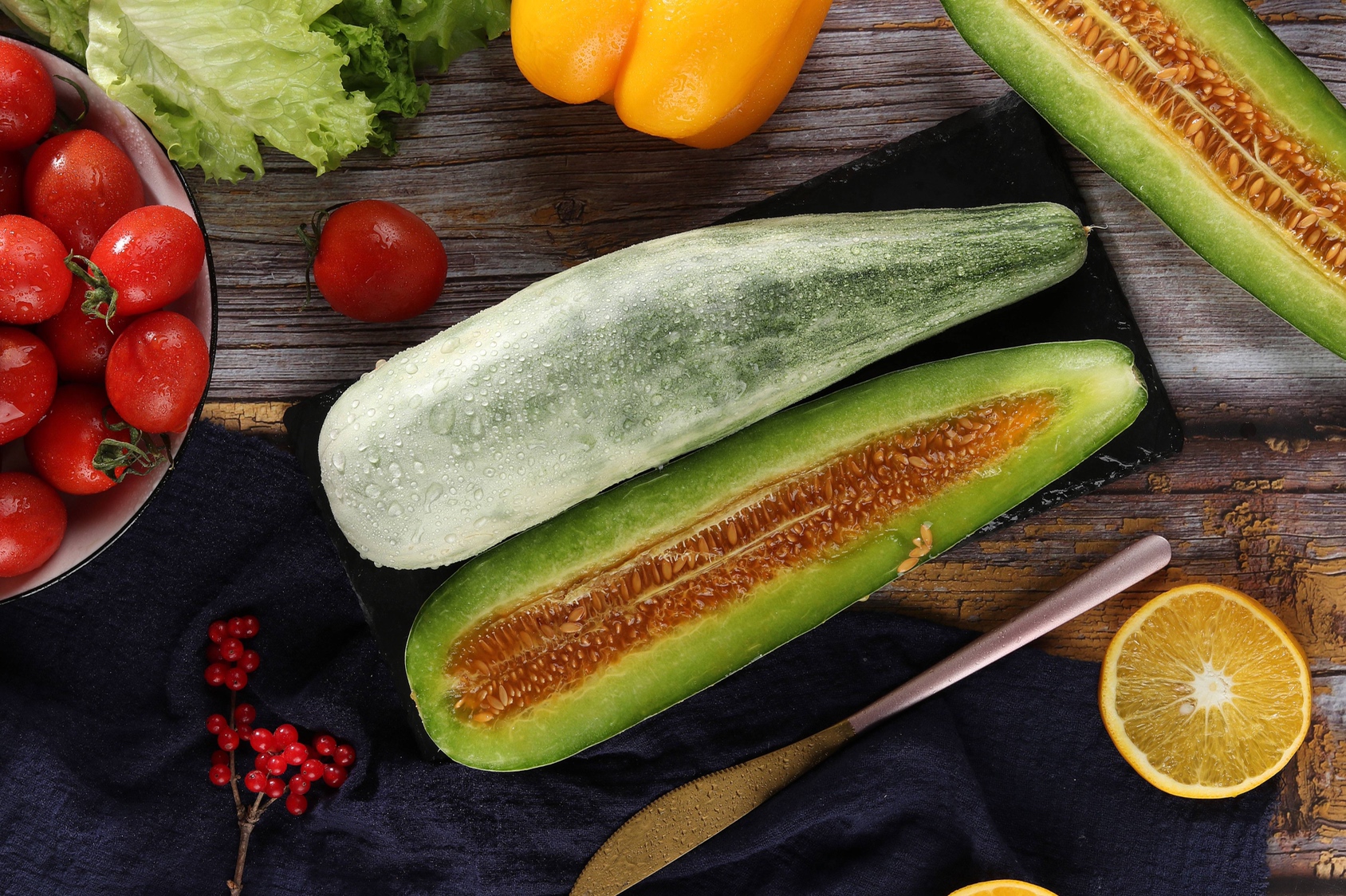 清爽羊角蜜沙拉,搭配薄荷叶与坚果碎 清爽羊角蜜沙拉