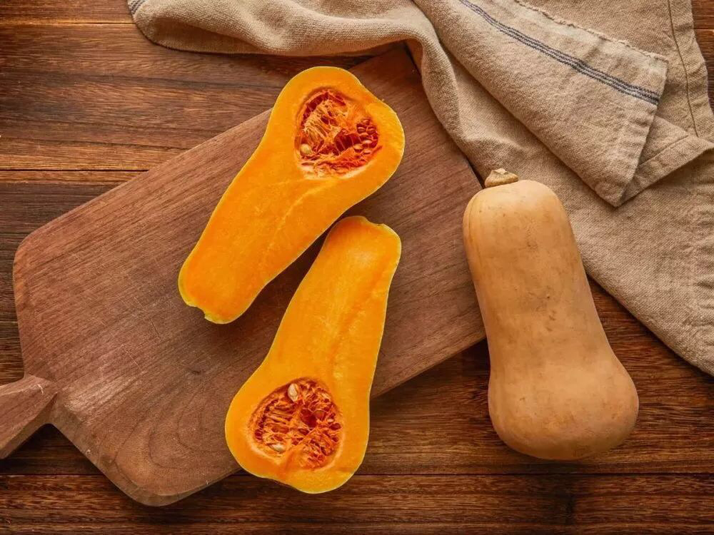 奶油南瓜整颗与切开状态对比图