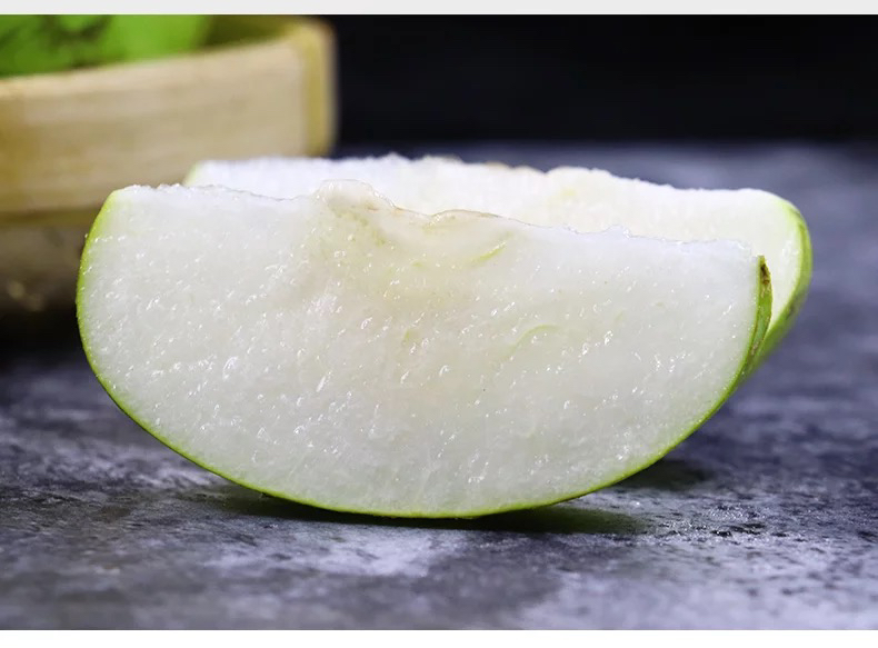 翠冠梨切片摆盘，果肉洁白、汁水丰富