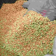 养殖碎豆瓣适合小龙虾喂养，牛羊养殖上地施肥。
