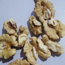 山核桃去皮干