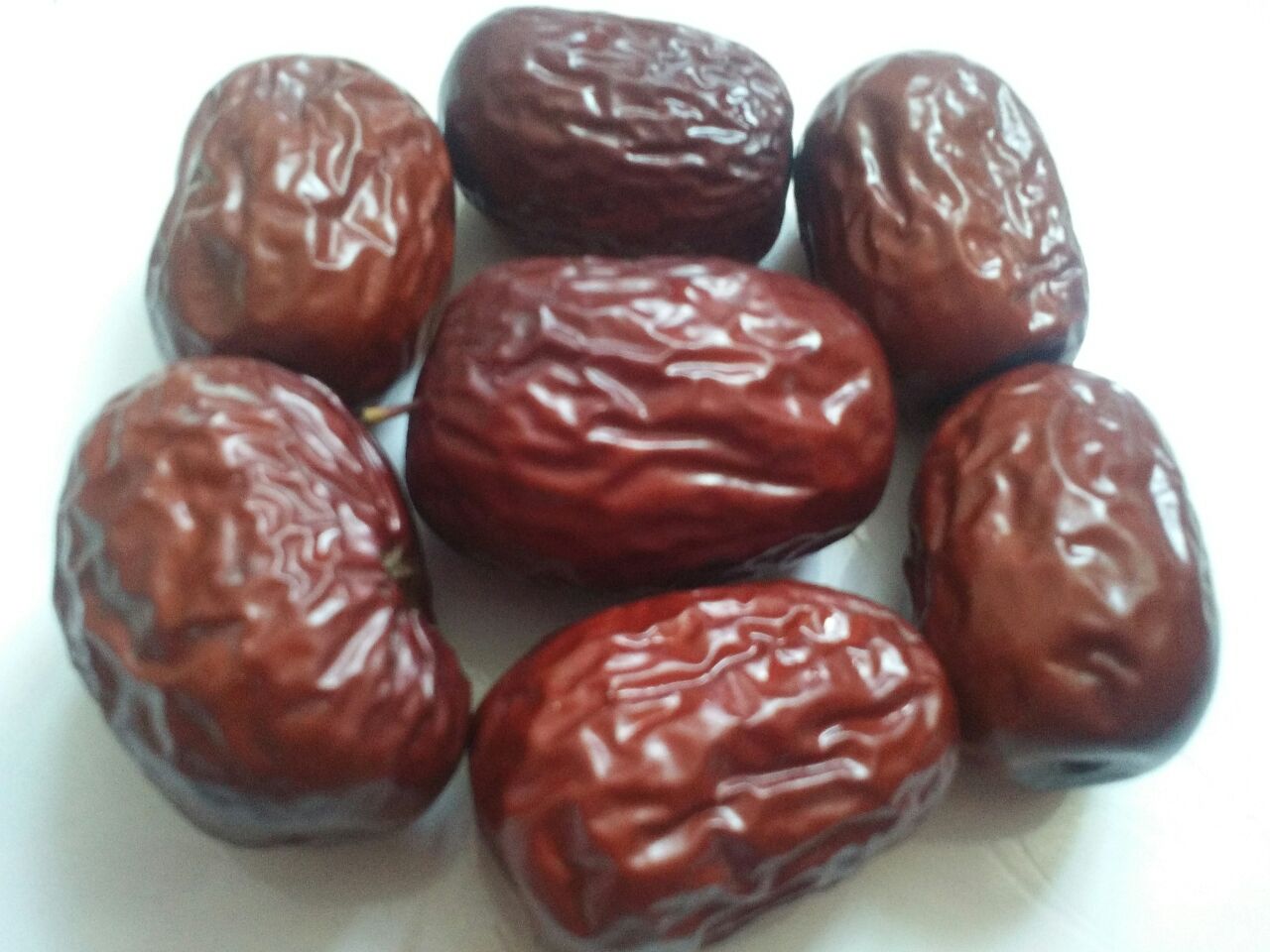 新疆脆枣特写展示其饱满红润的外观 新疆脆枣特写