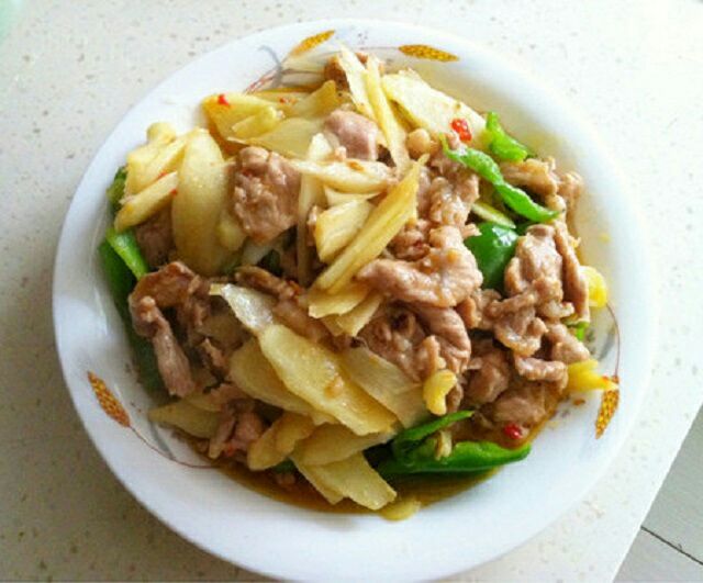 嫩姜炒肉成品图