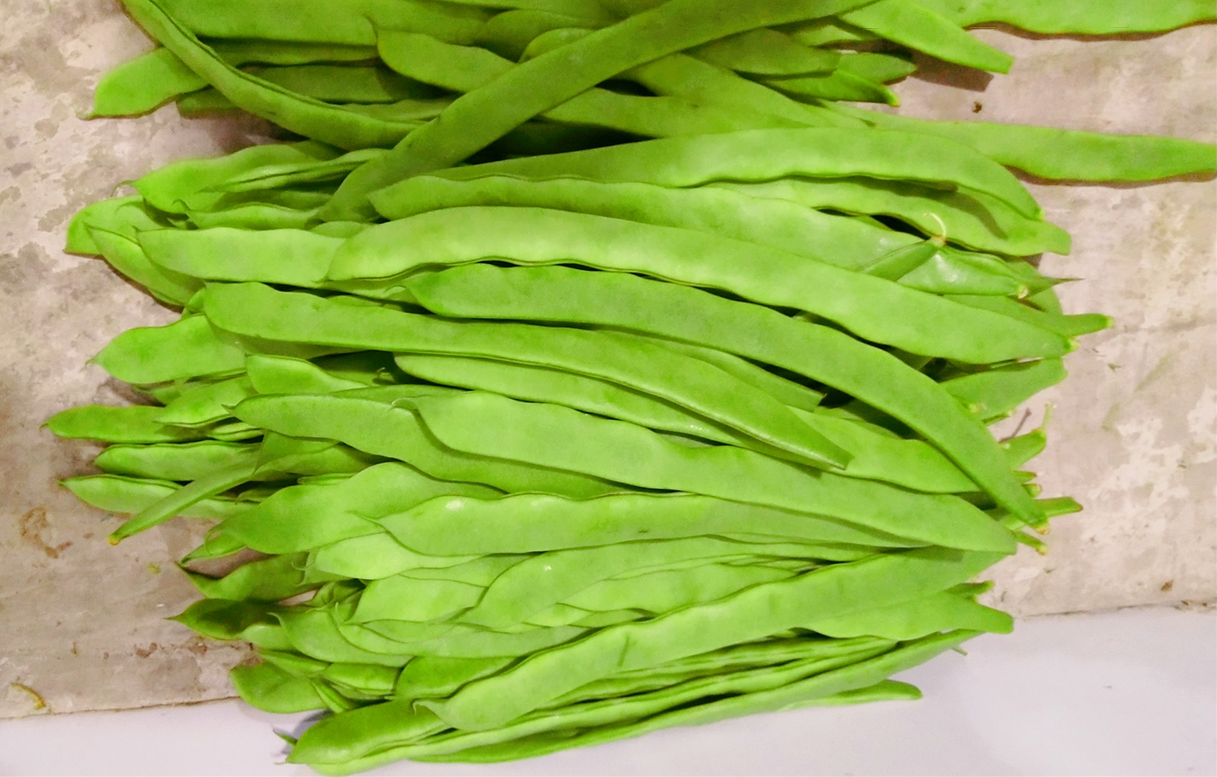 绿扁豆与其他食材搭配的美食场景