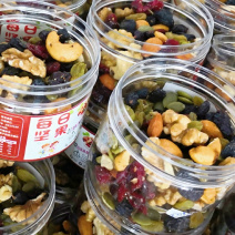 每日坚果罐装150g*8罐儿童妇休闲零食7种腰果仁合