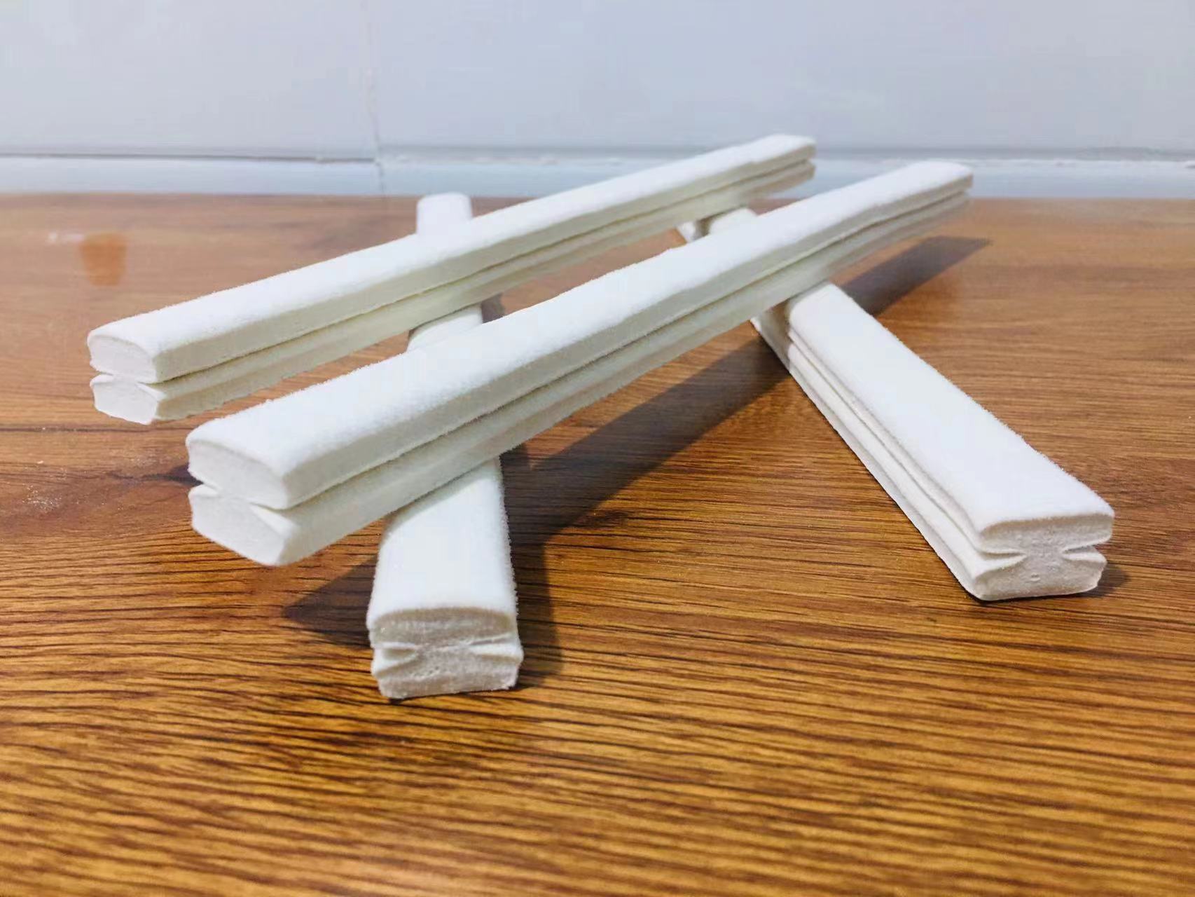 红枣豆浆盛放在玻璃杯中