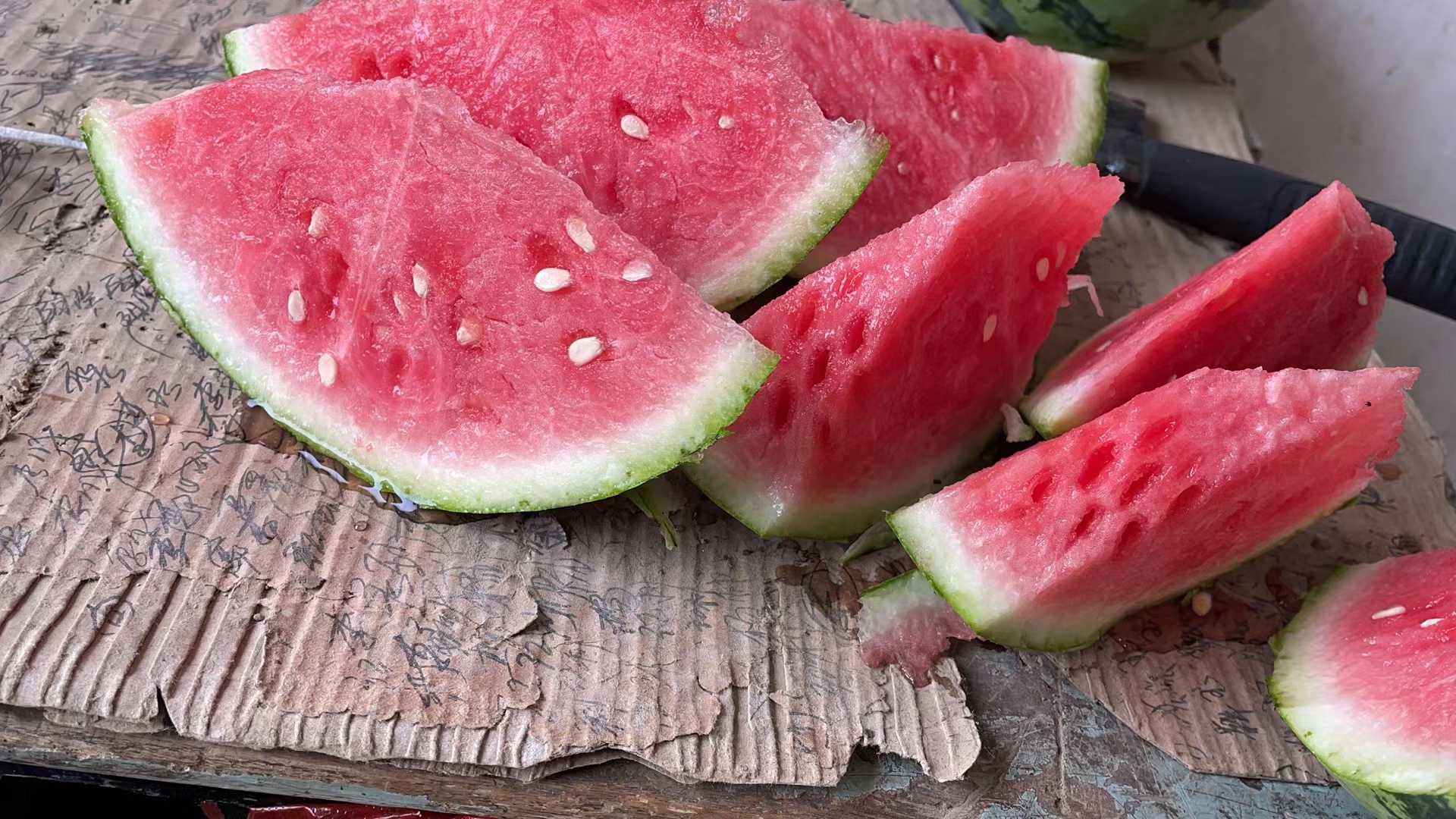 甜王西瓜制作的果汁和甜品