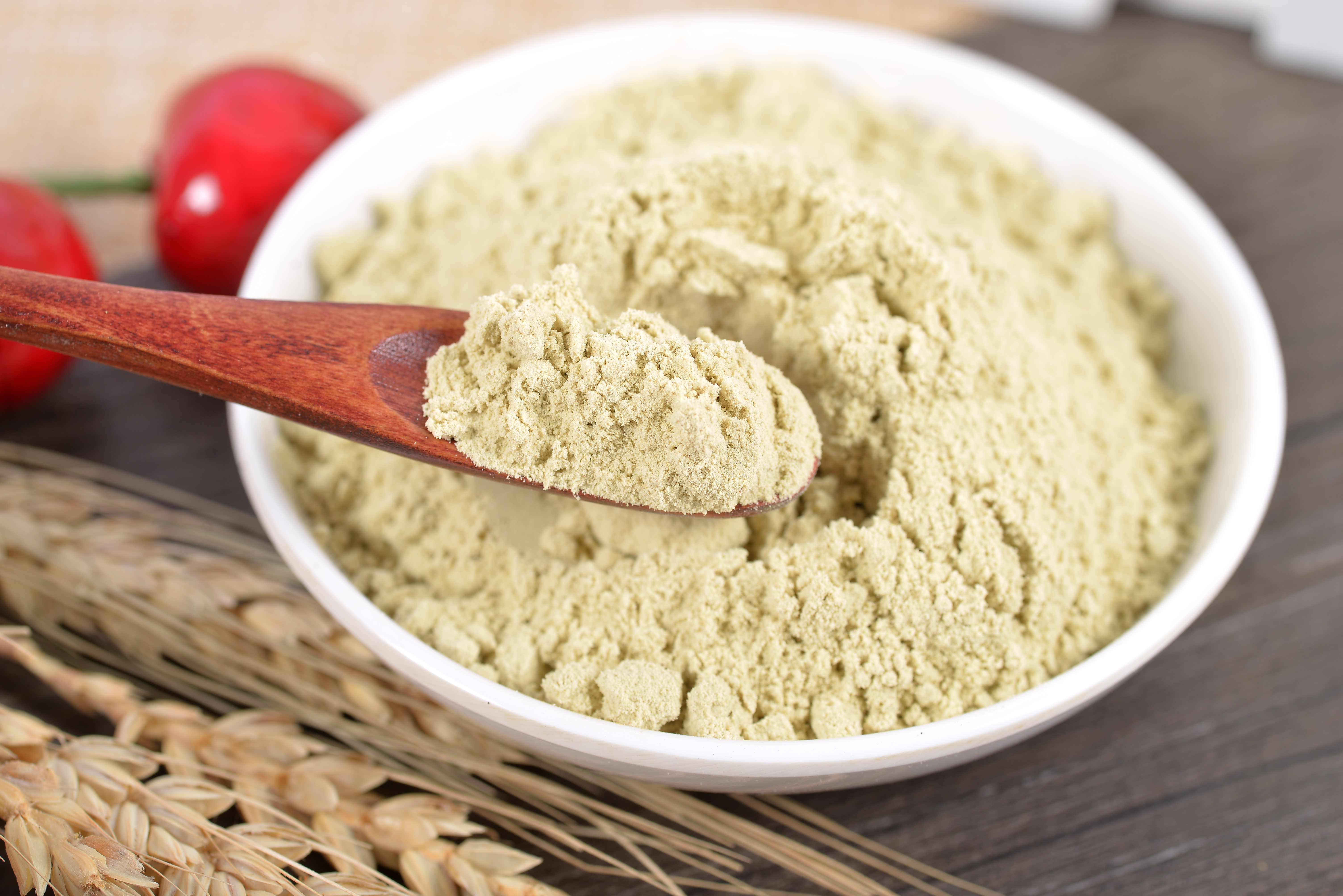 展示小麦和荞麦制作的健康食谱,如全麦粥与荞麦面 盗汗调理食谱示意图