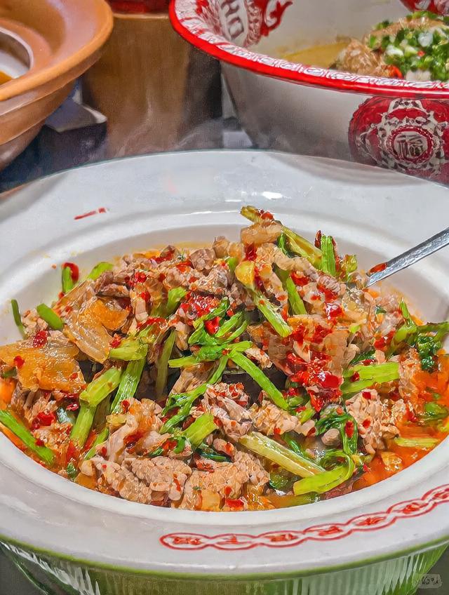 紫薯庄园川粉炒牛肉成品特写