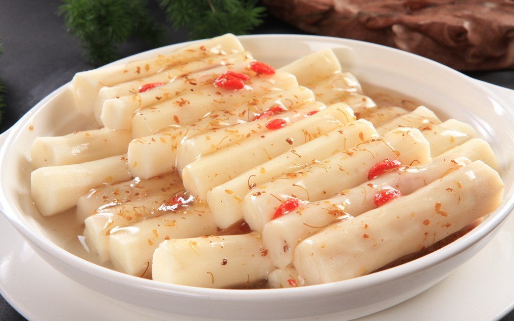 九斤黄山药与其他药材搭配炖汤的图片