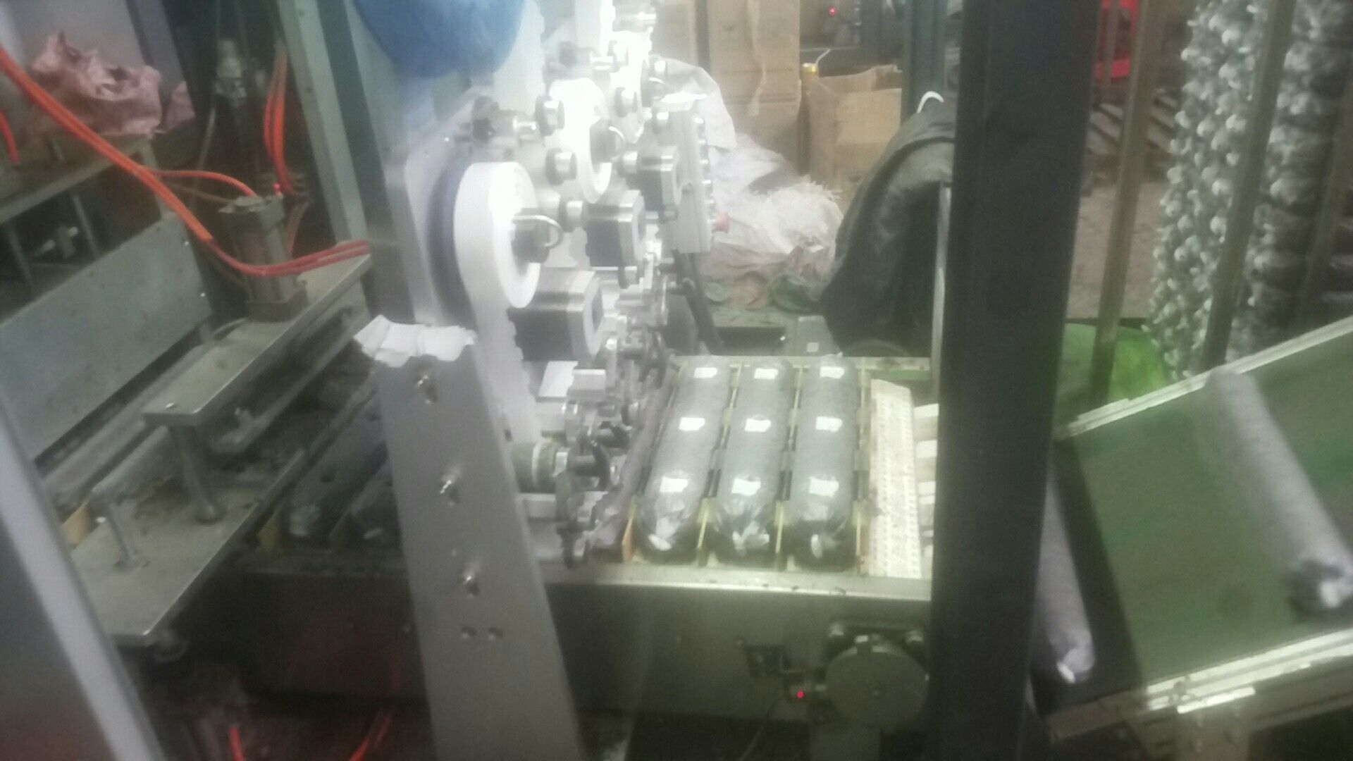 毛木耳打毛机工作示意图