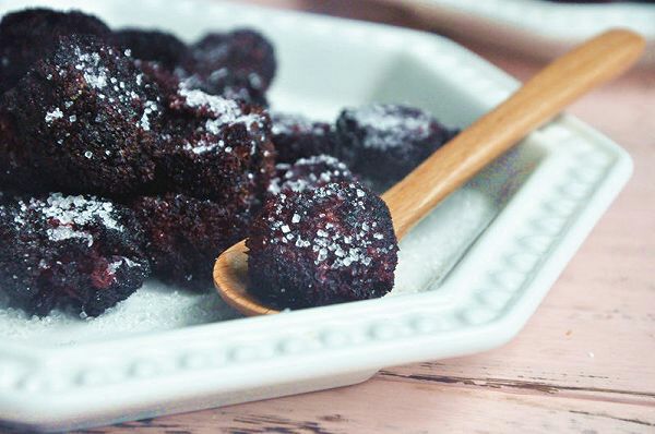 东魁杨梅家庭食用场景